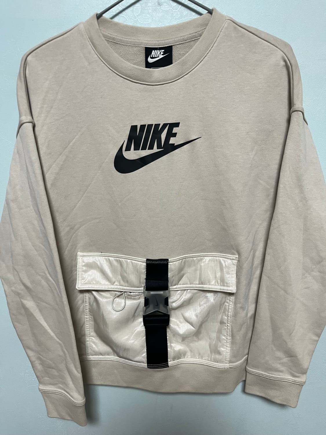 나이키 스우시 포켓 맨투맨티 베이지 상품이미지1