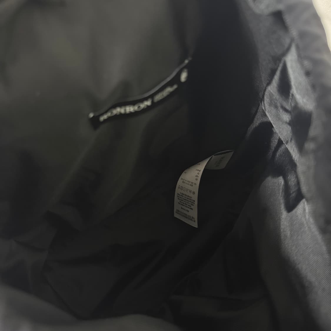 론론 RIBBON POINTED MINI BACKPACK BLACK 상품이미지3