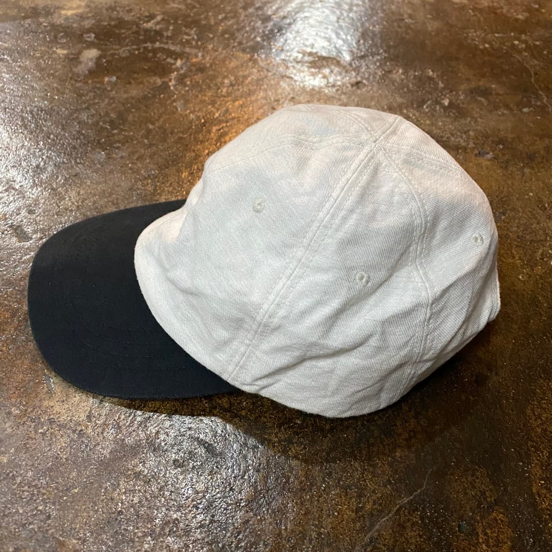 언유즈드 화이트/블랙 배색 볼캡 모자 상품이미지3