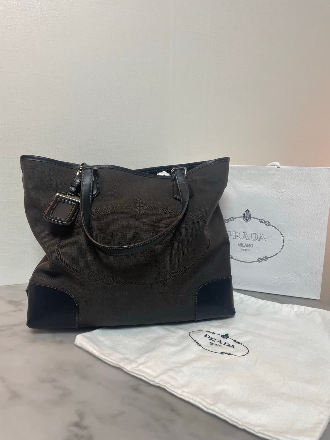 [감정완료] 프라다 스웨이드 로고 숄더백 토트백 상품이미지1