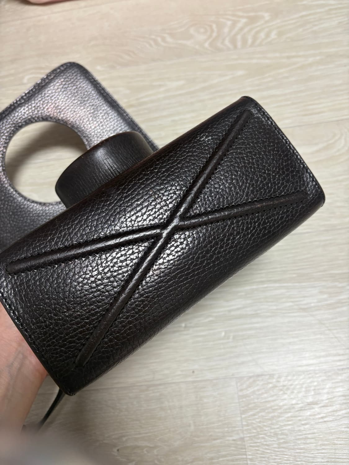 르메르 카메라백 다크초코 상품이미지8