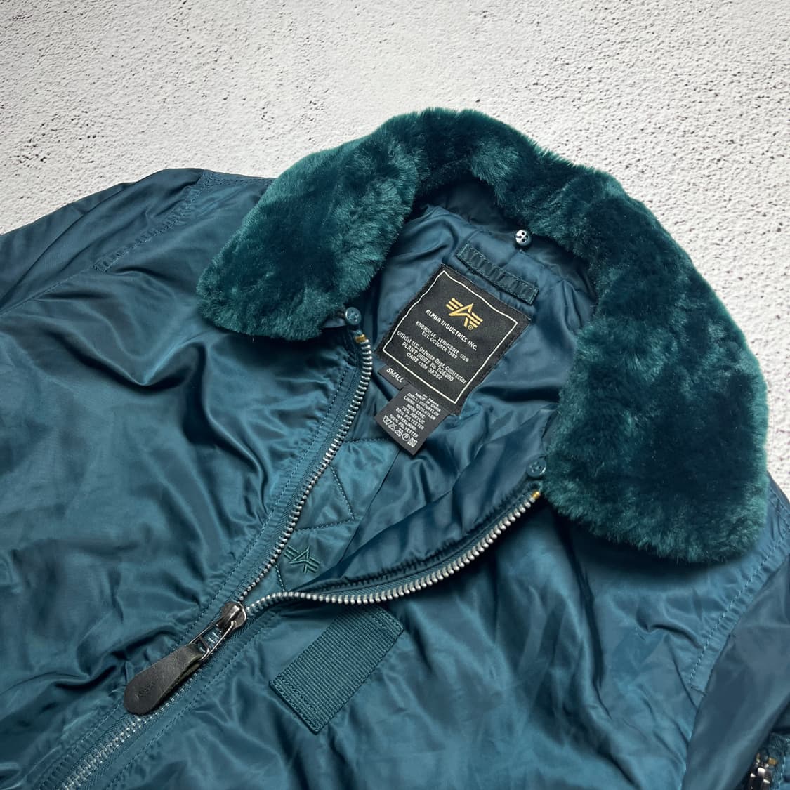 Alpha Industries B-15 Flight Jacket 상품이미지4