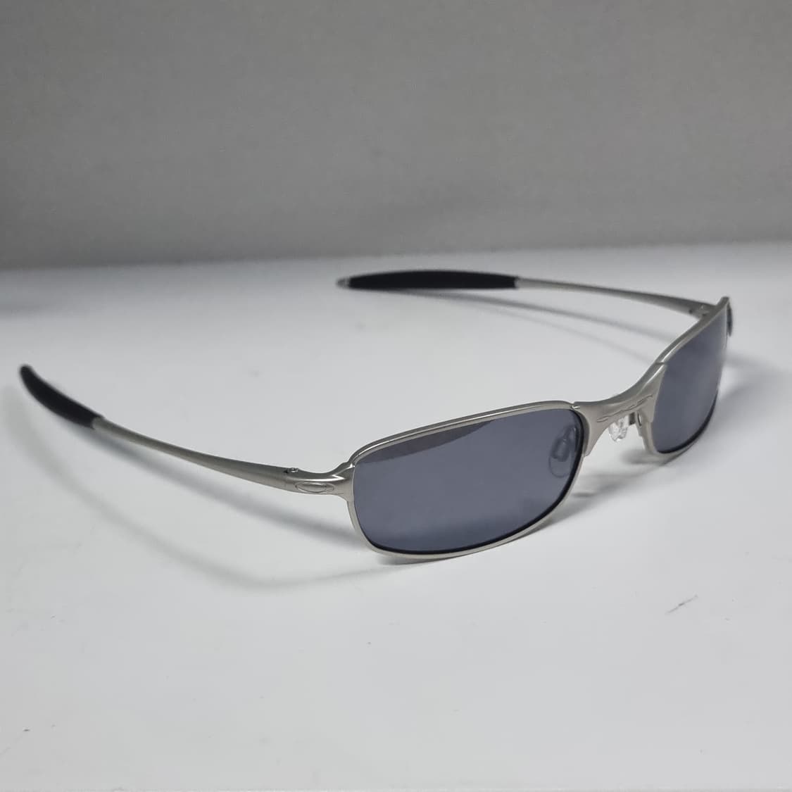 오클리 스퀘어와이어 2.0 스프링 실버 상품이미지6