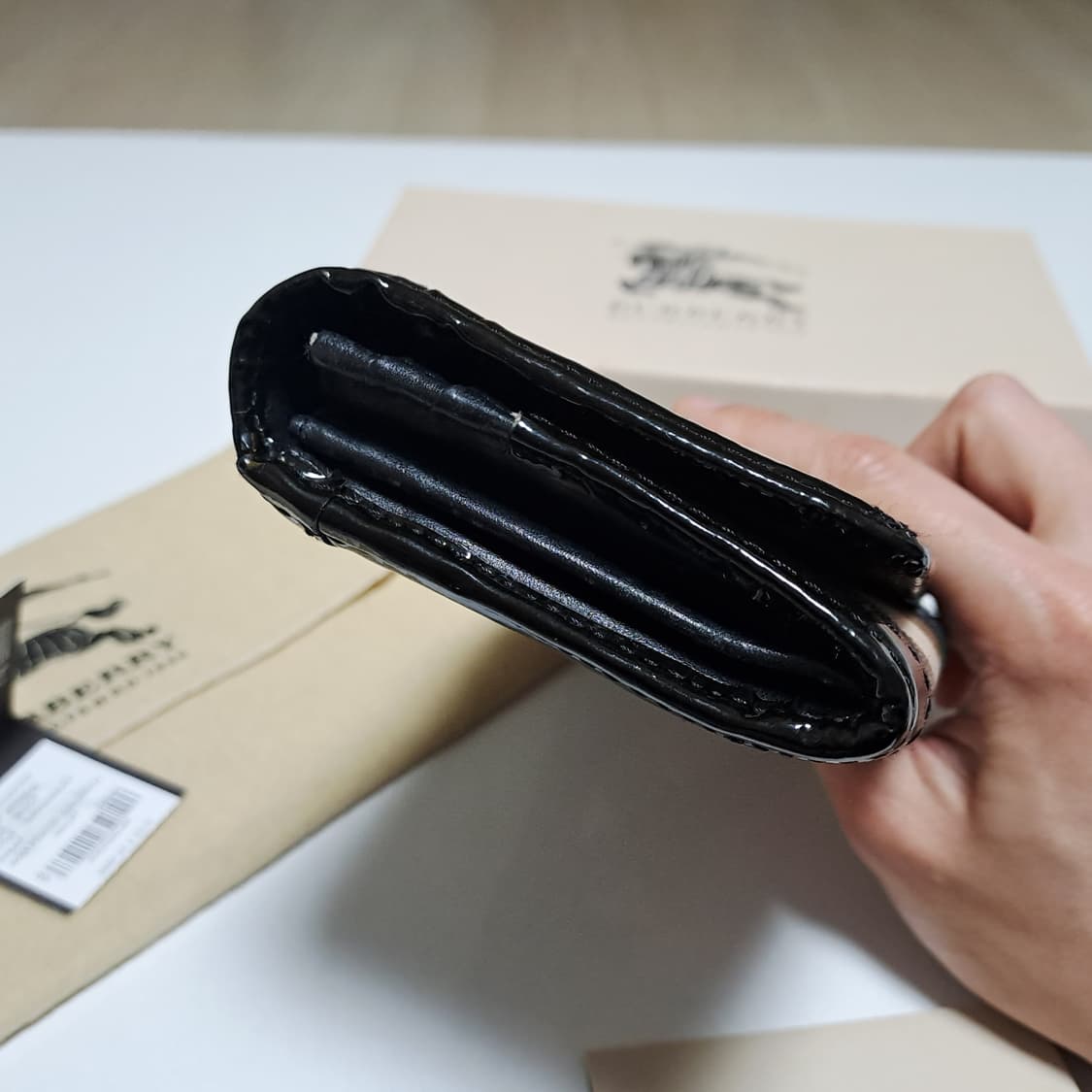 [100%/정품] 버버리 체크 장지갑 블랙 에나멜, 정품 택 박스 포함 상품이미지7