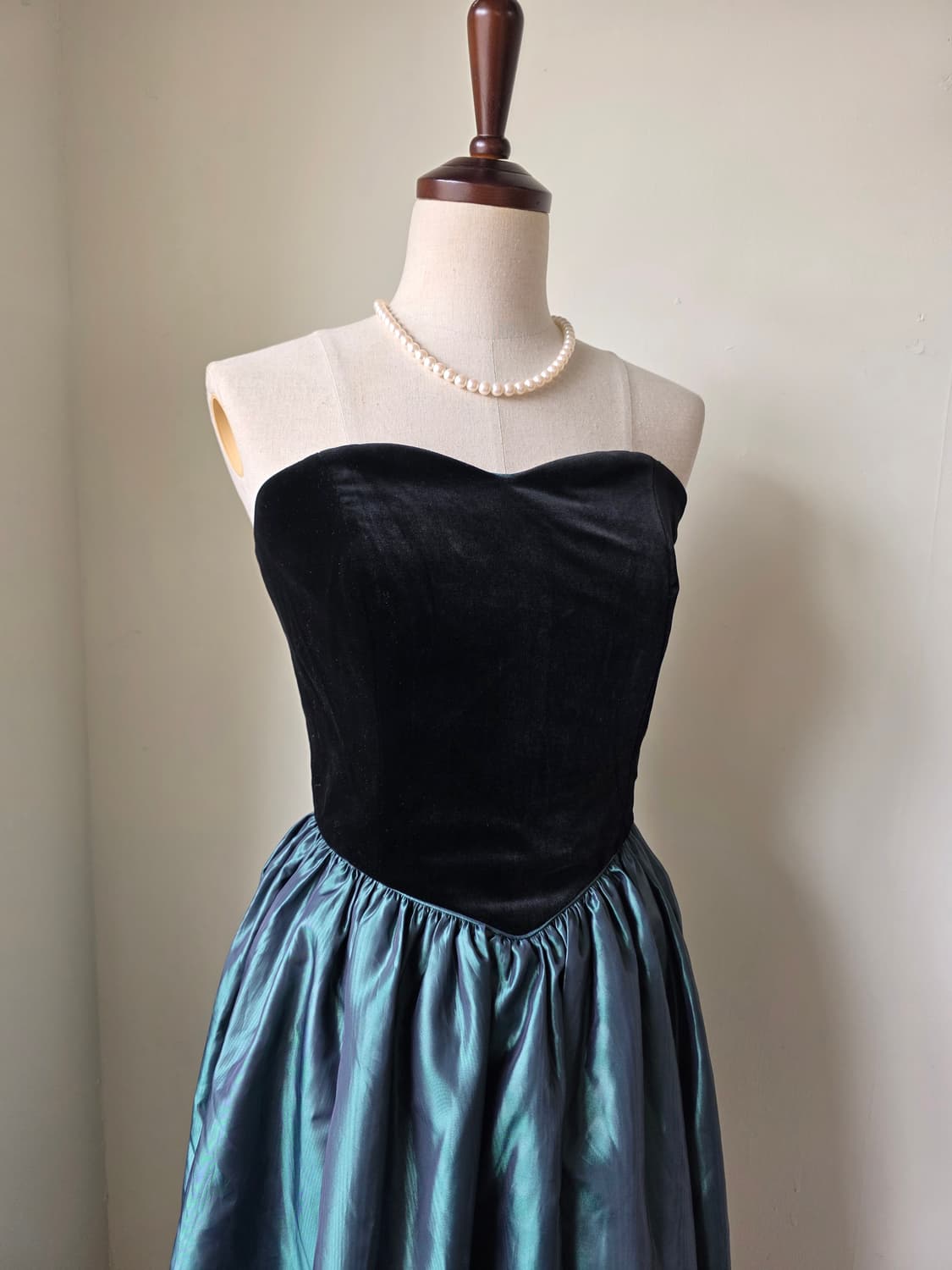 로라애슐리 벨벳 튜브탑 드레스 상품이미지3