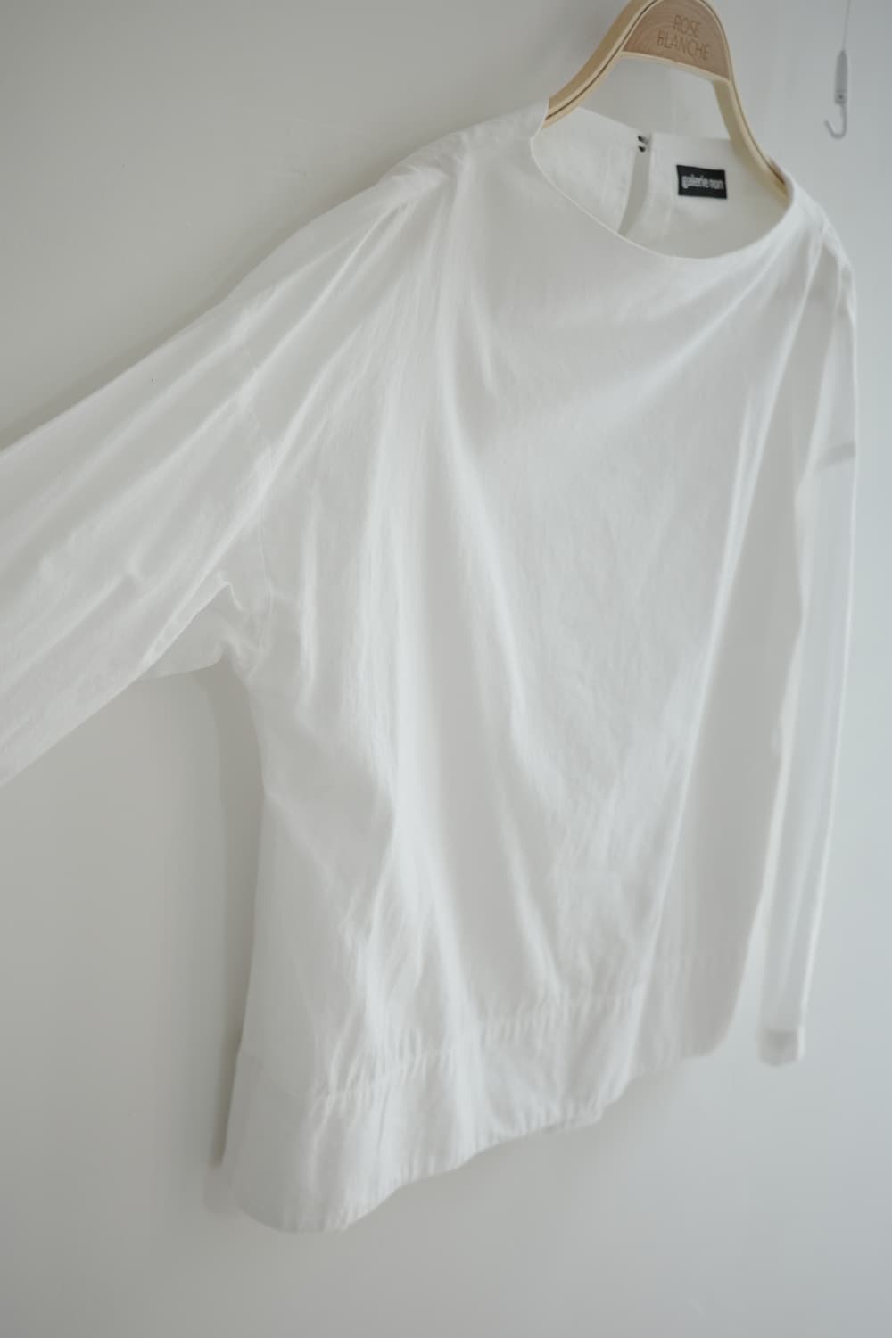 galerie non 
• 화이트 코튼 블라우스 상품이미지5