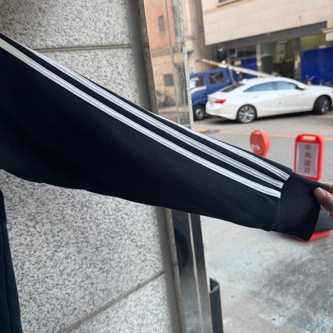 05s 아디다스 레알 마드리드 로고 블럭 맨투맨 상품이미지6