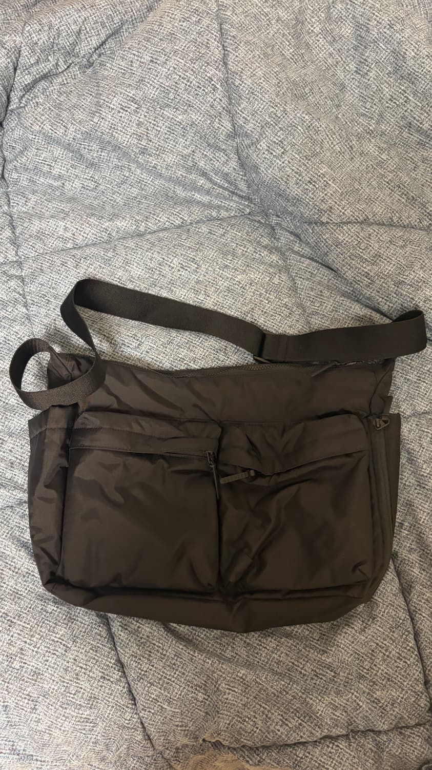 유니클로 멀티포켓 숄더백 상품이미지1