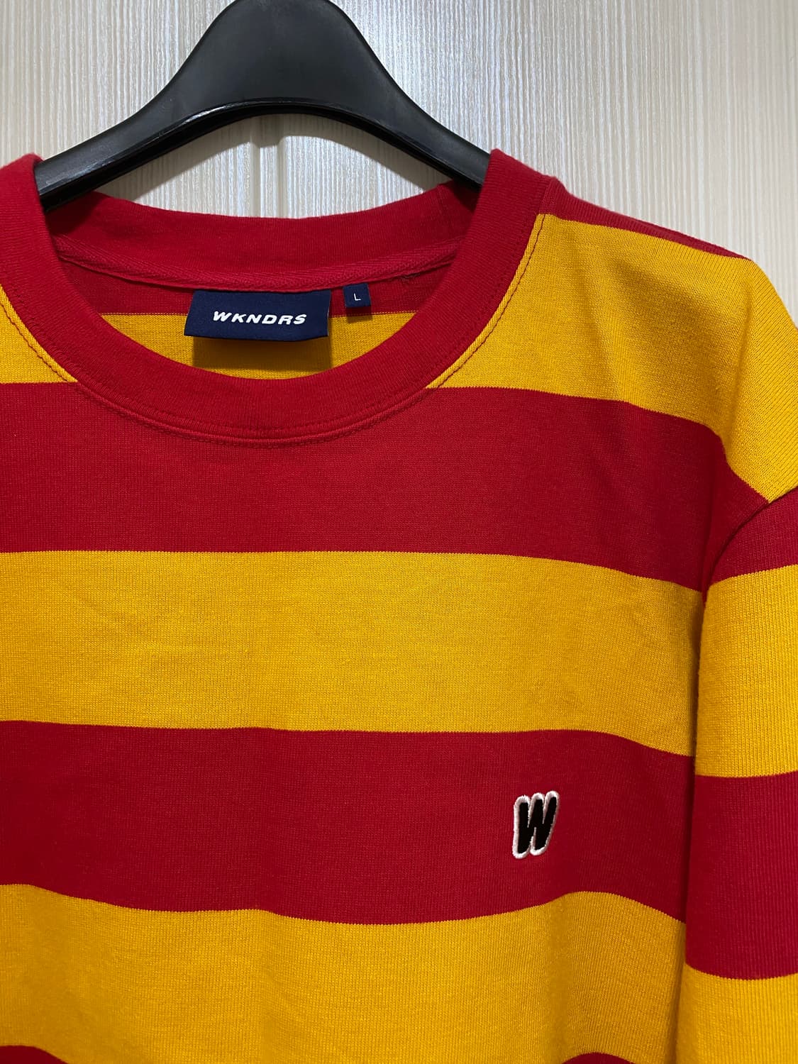 위캔더스(WKNDRS) 레드 스트라이프 긴팔티셔츠 L  상품이미지2