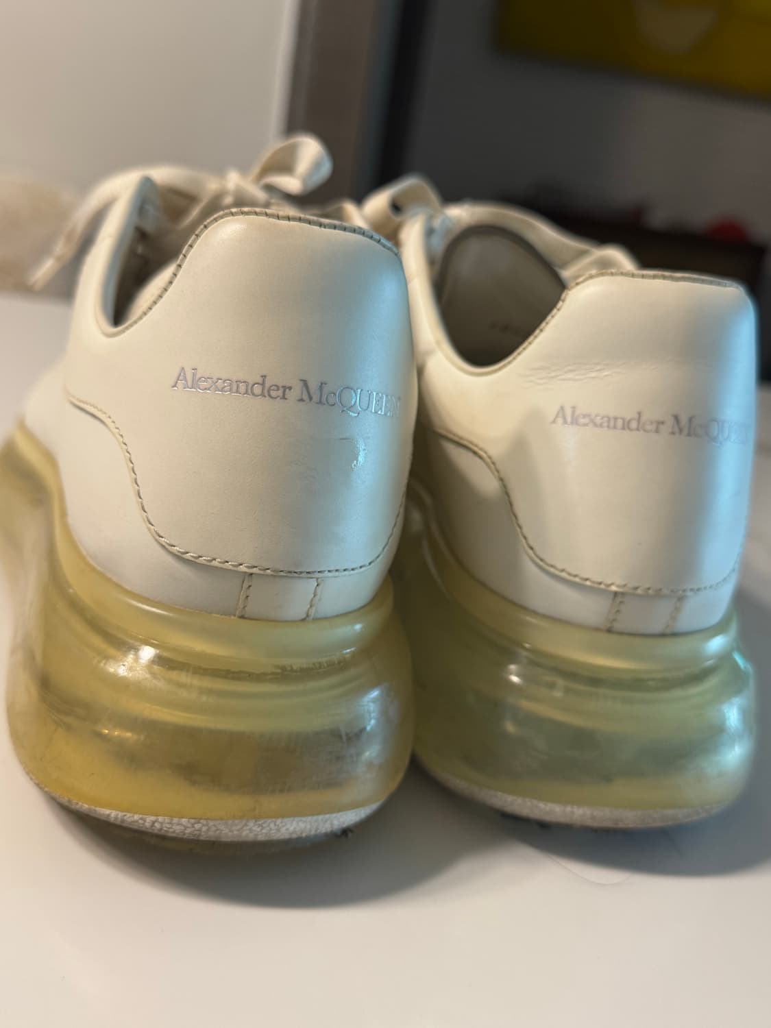 알렉산더맥퀸 오버사이즈드 클리어솔 화이트스니커즈 size 265 상품이미지3