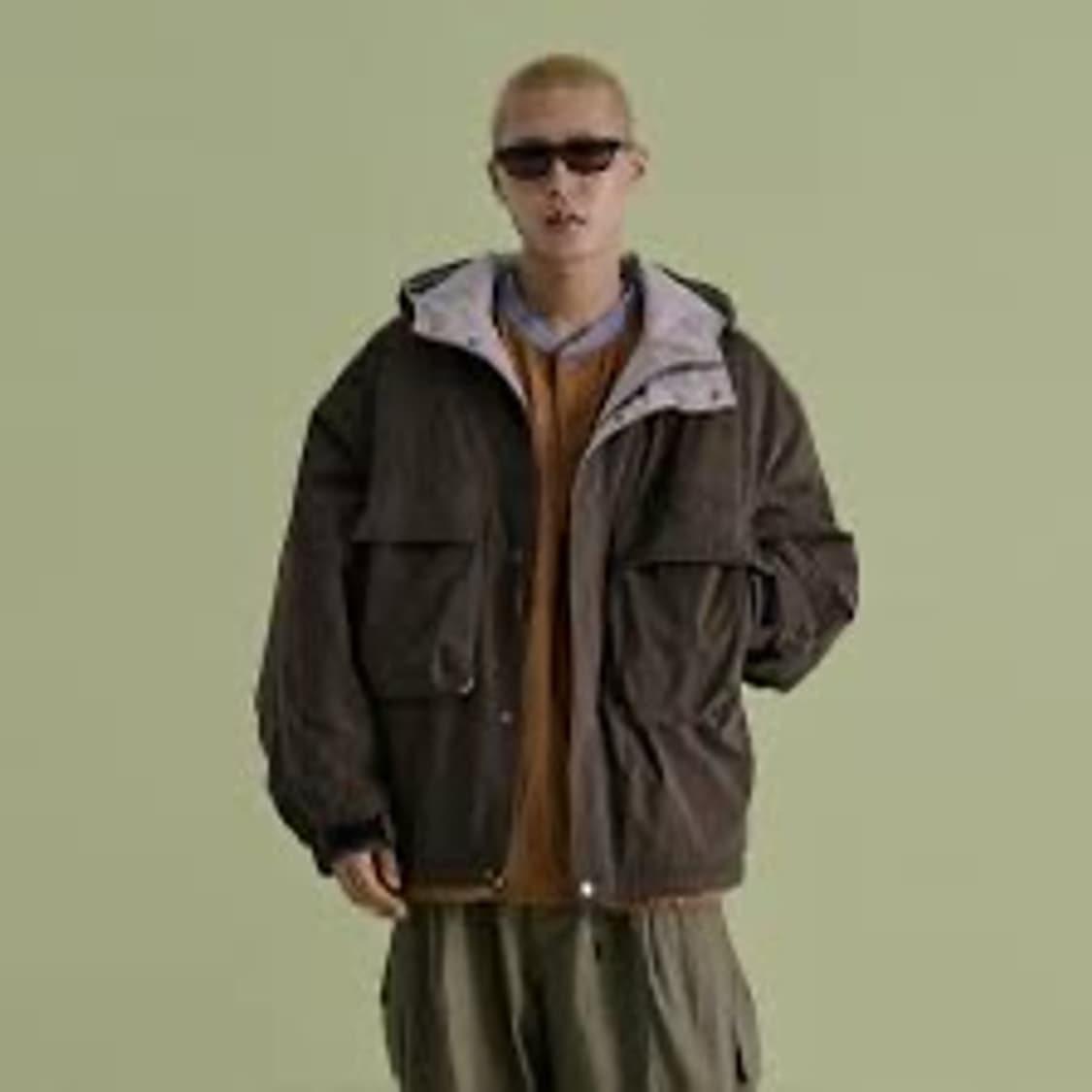 논타입 Cameraman Padded Jumper 상품이미지1