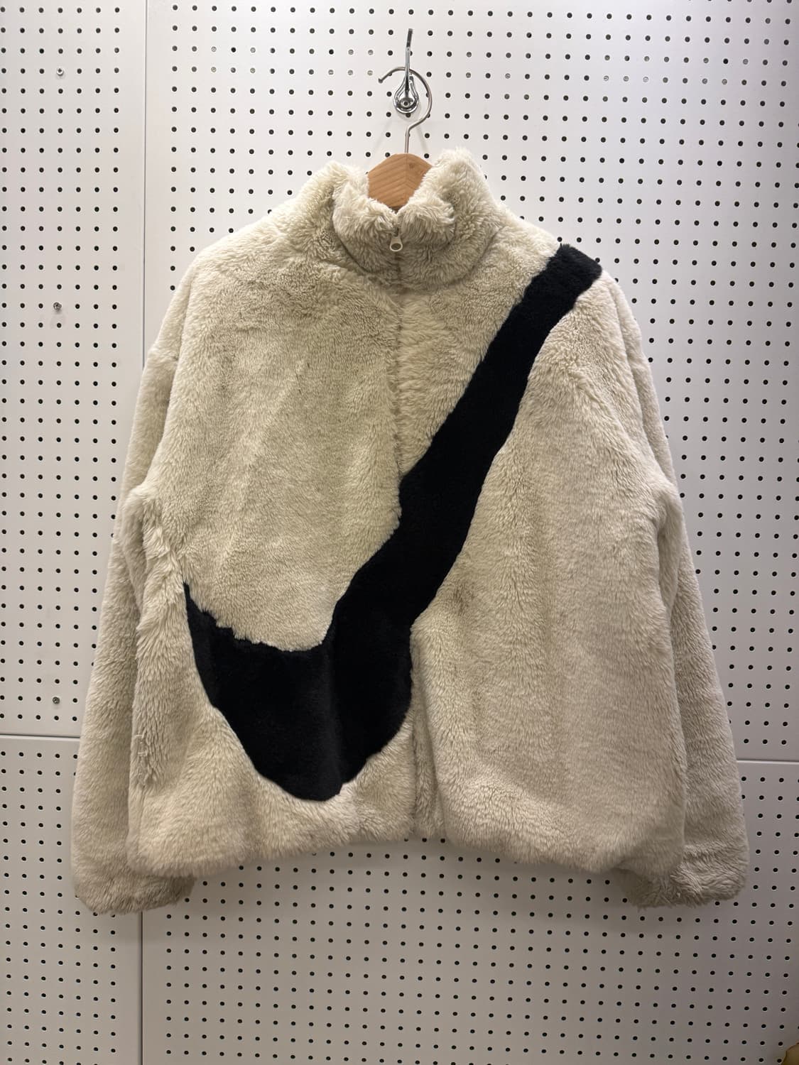 나이키 페이크 퍼 빅스우시 화이트 집업 U156 상품이미지2