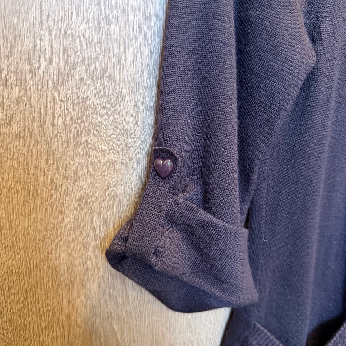 빈티지 롱 니트 소매 턴업 하트 버튼 디테일 루즈핏 브라운 상품이미지5