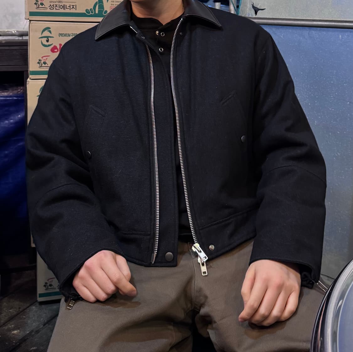 착샷 o) 알렌느 울 워크 자켓 네이비 2사이즈 상품이미지5