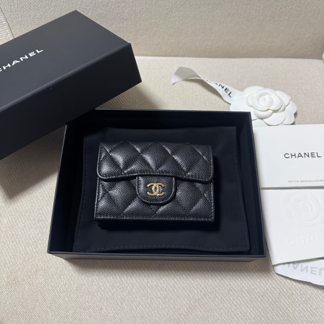 샤넬 클래식 캐비어 3단지갑 금장 내장칩 AP0230 상품이미지1