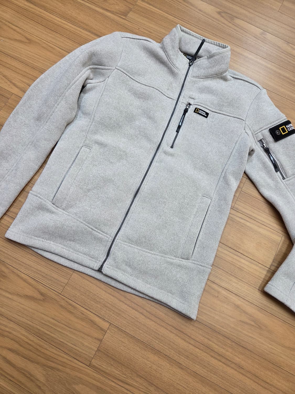 아이보리 색상 내셔널지오그래픽 플리스 자켓 M사이즈입니다. 넥라인까지 올 상품이미지1