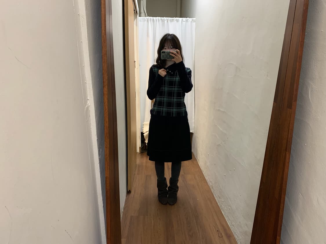 아쿠아스큐텀 하이넥 니트 타탄 체크 패턴 넥 버튼 디테일 네이비 그린 상품이미지7