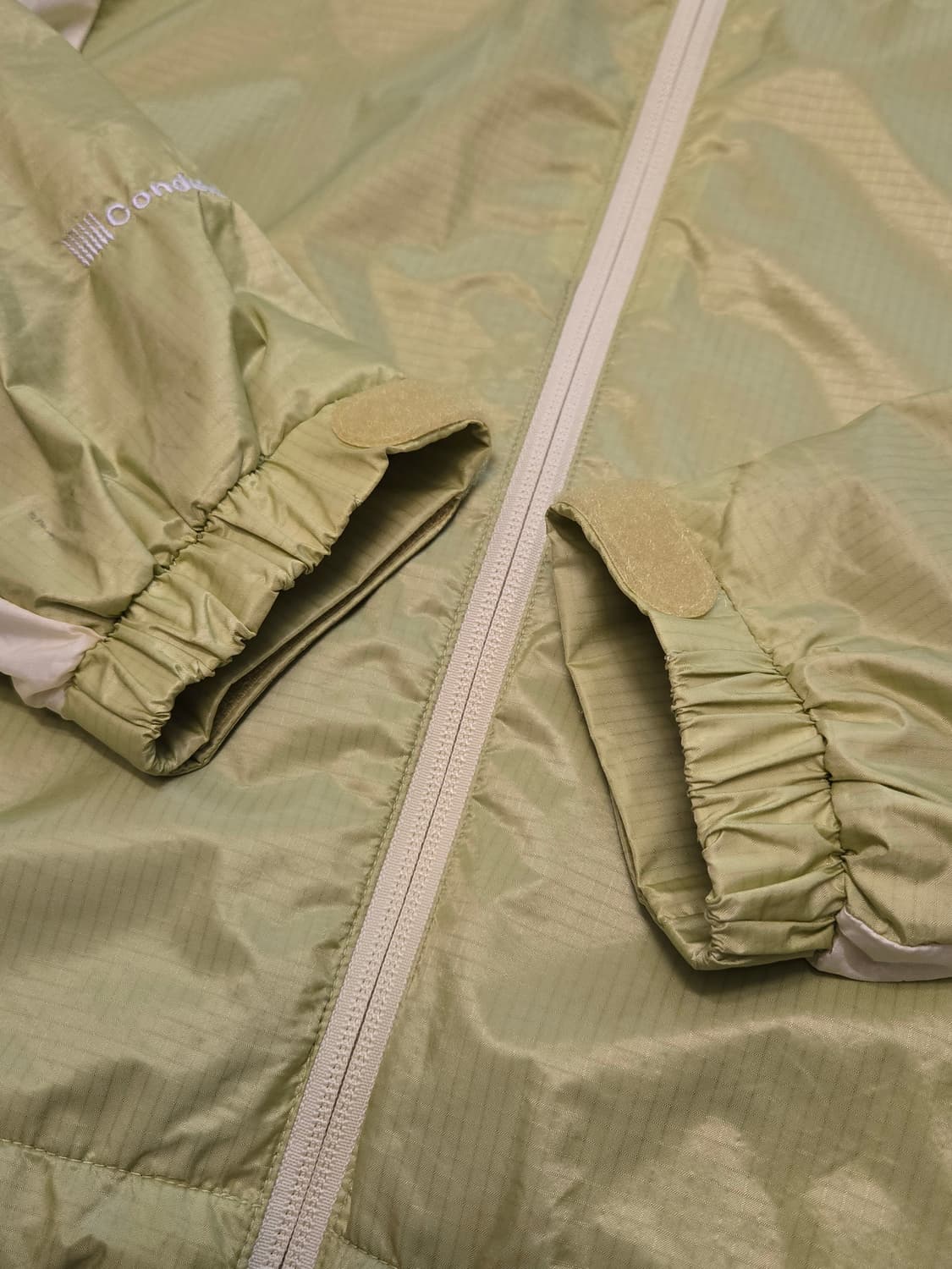 [여성,M] 마운틴 하드웨어 CONDUIT SL 하이브리드 경량 자켓 상품이미지3