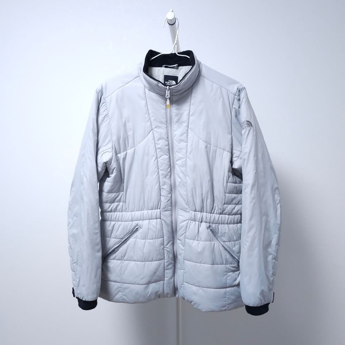 노스페이스 라이트그레이 경량패딩 100 상품이미지1