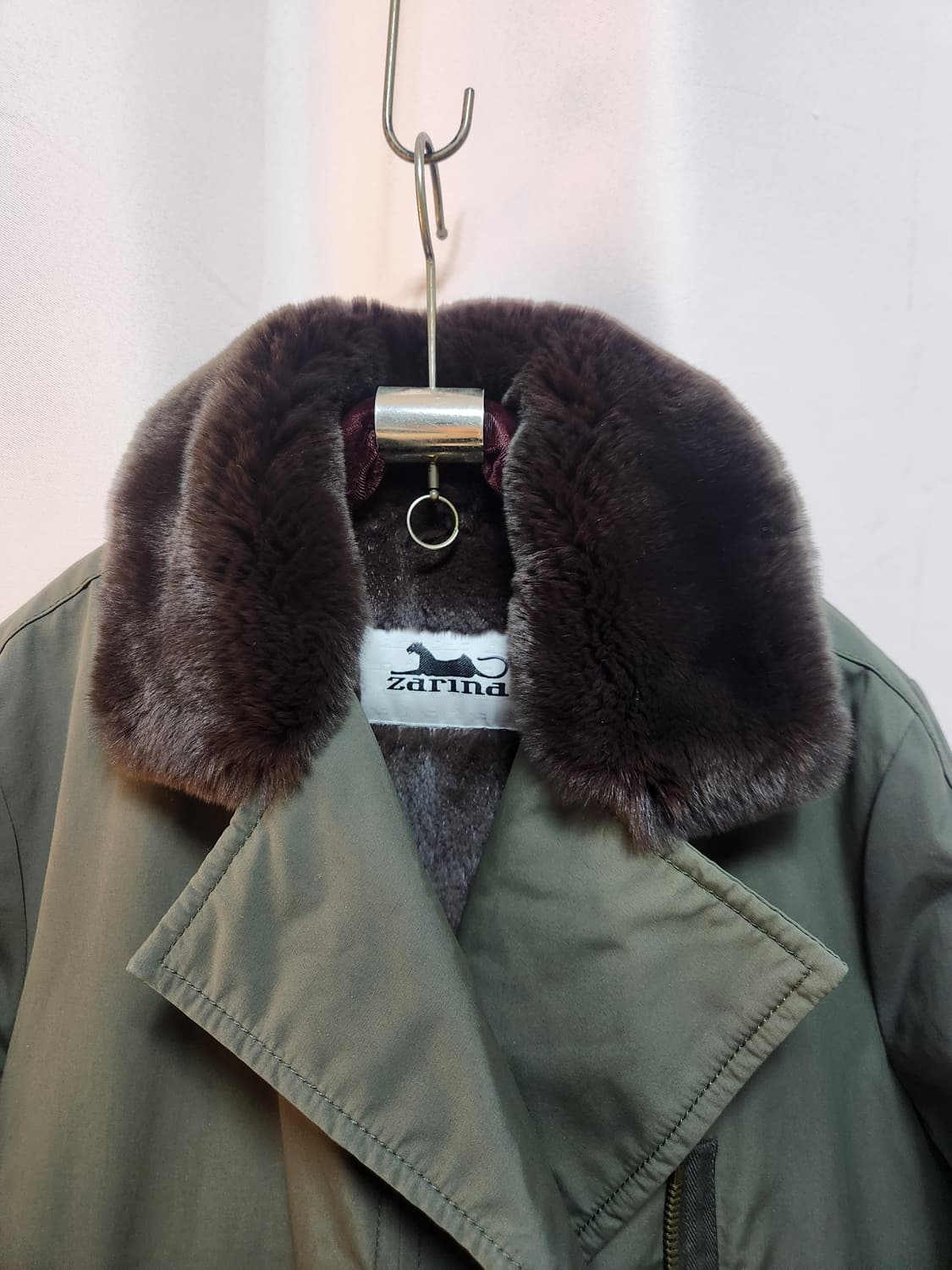 zarina 토끼털 카키색 퍼카라 숏패딩(수입브랜드) 상품이미지4