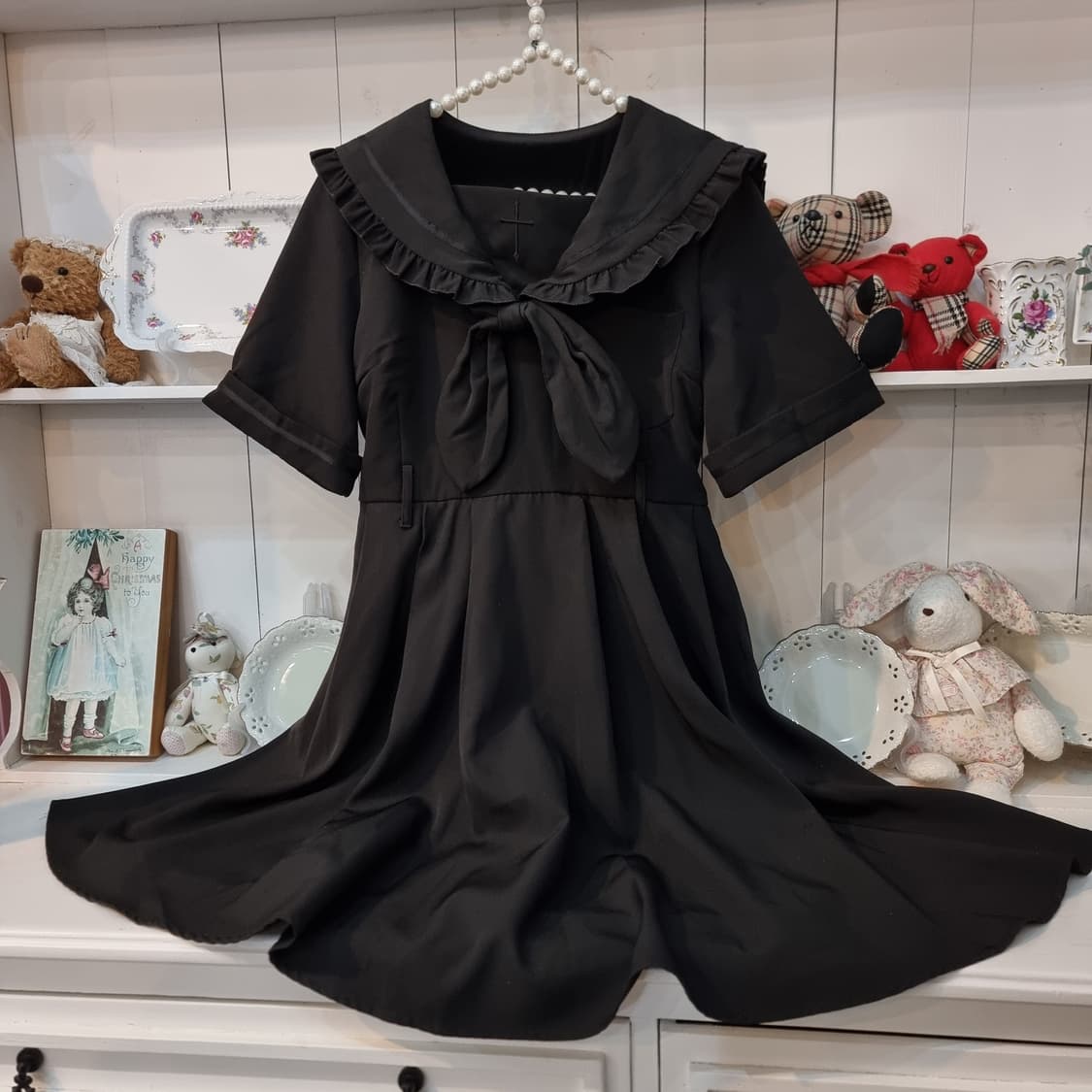 블랙 세라 프릴 리본 원피스 상품이미지1