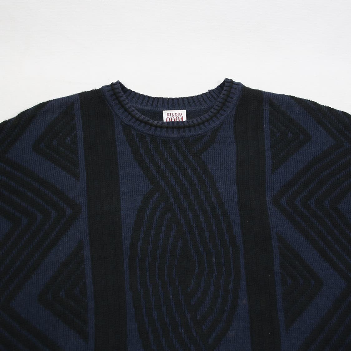 (착용컷) STUDIO 0001 FERRE 패턴 니트 (남성용 108) 상품이미지4