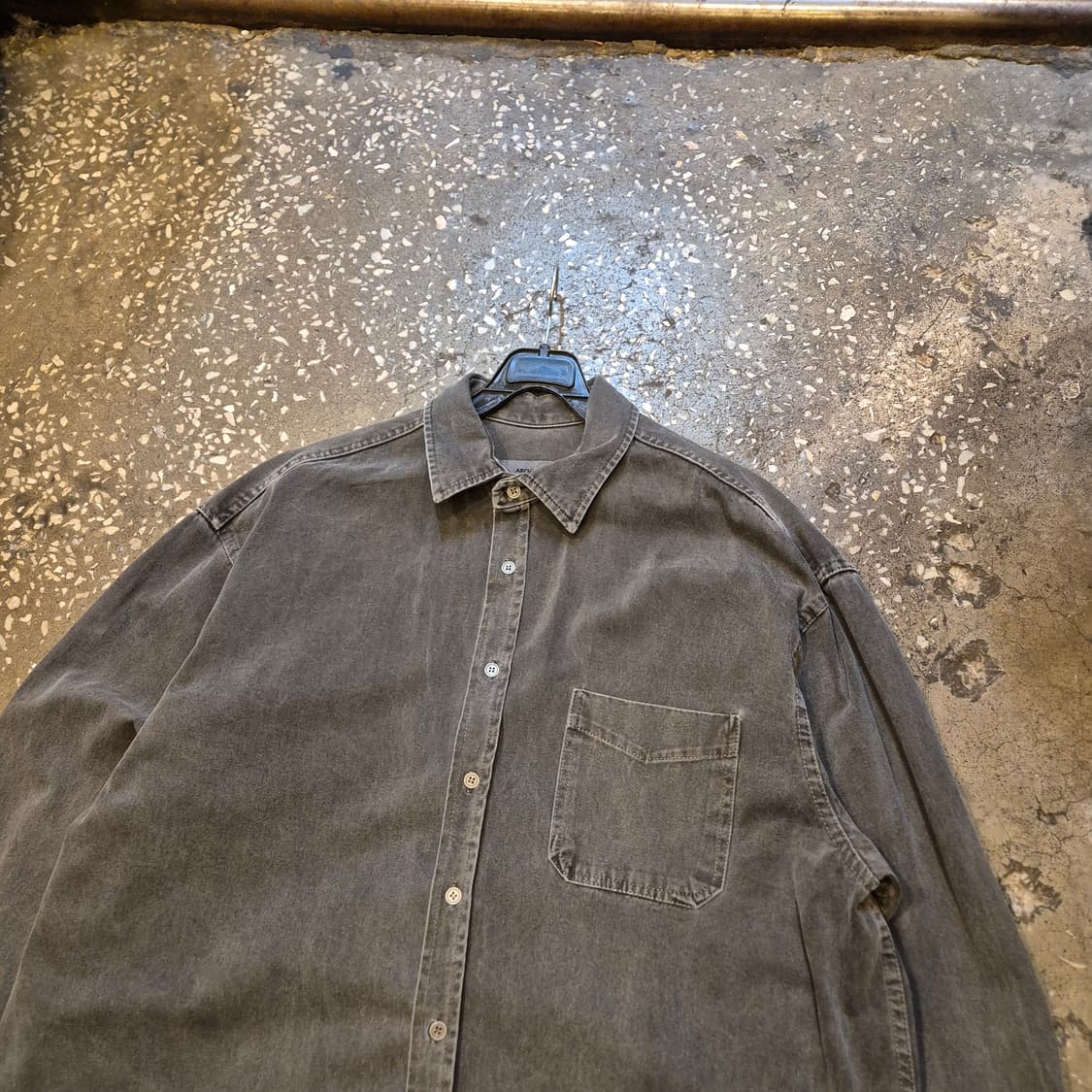 FREE(착샷잇음) 피그먼트워싱 오버핏 데님셔츠 상품이미지5