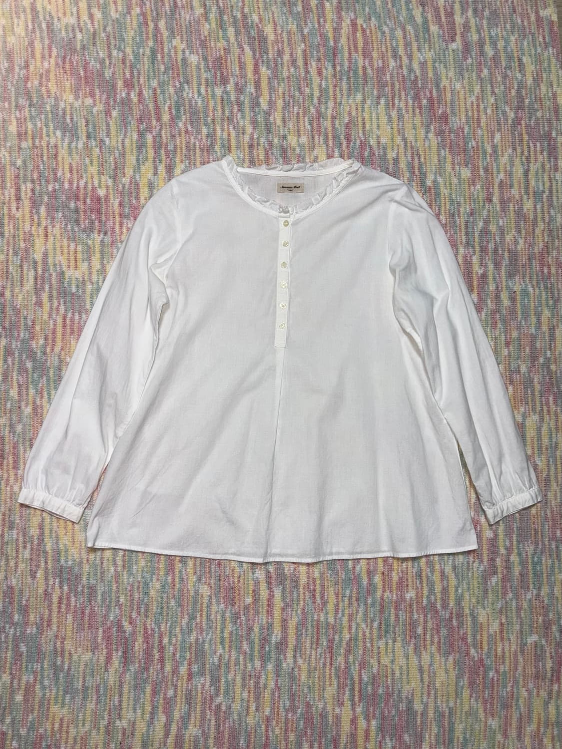 화이트 프릴 넥 블라우스 상품이미지1