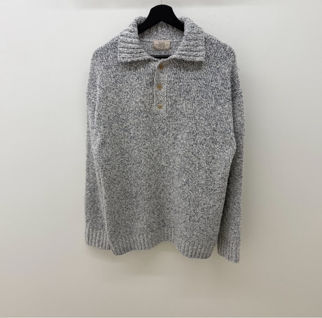 Nikki Essential Pieces 버튼 하프 니트 상품이미지1