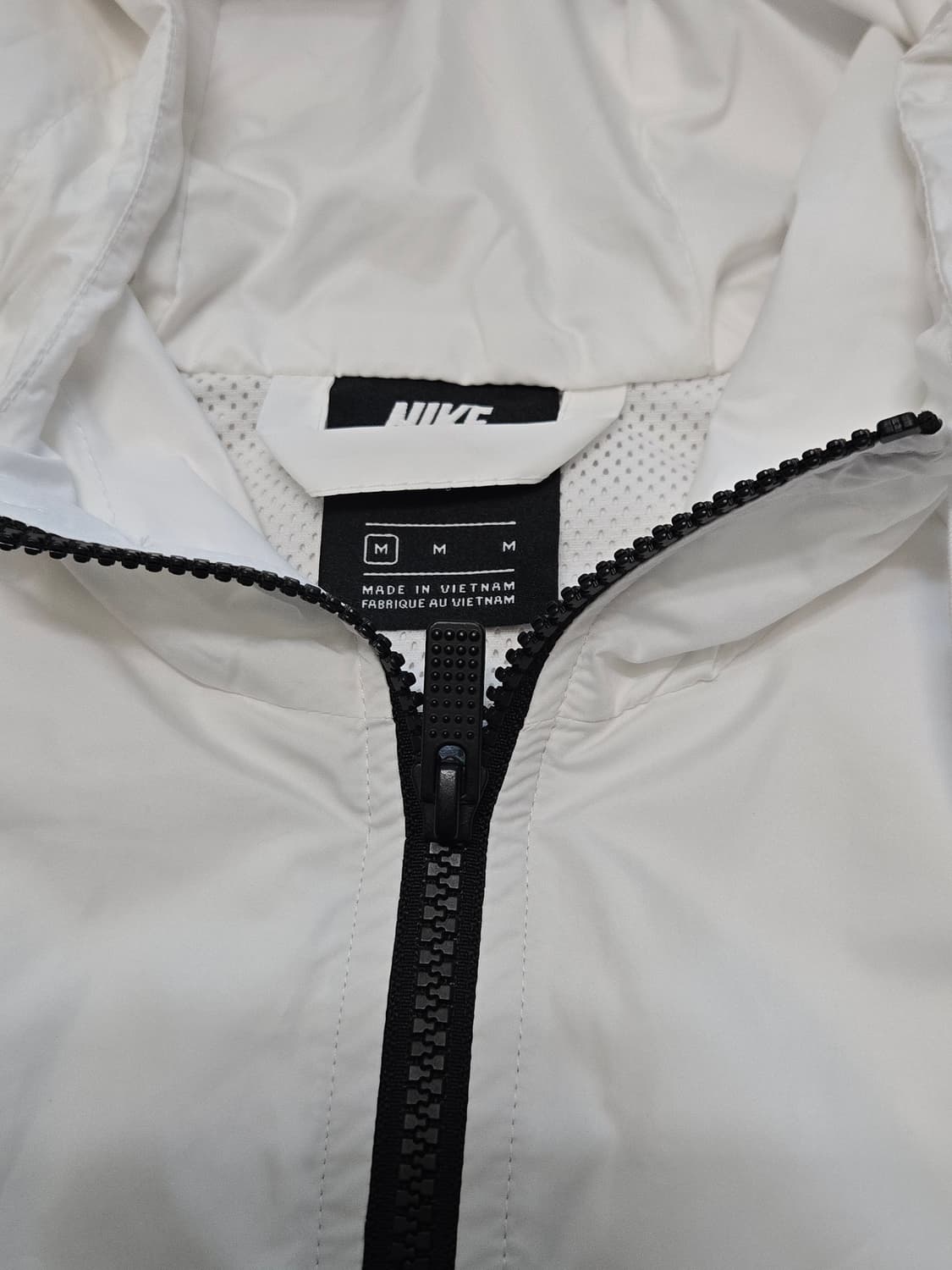 [M] 나이키 여성 윈드러너 바람막이 자켓 (블랙/화이트) 상품이미지4