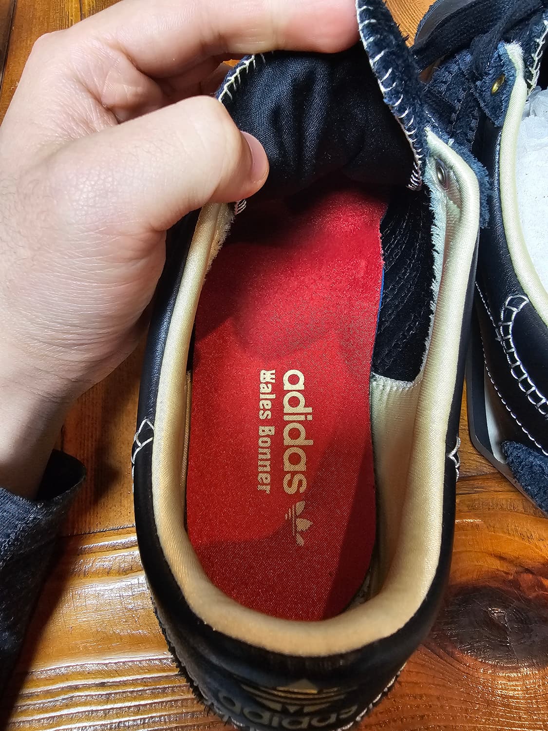 콜라보 아디다스 웨일즈 보너 스니커즈 275mm 팔아요 상품이미지5