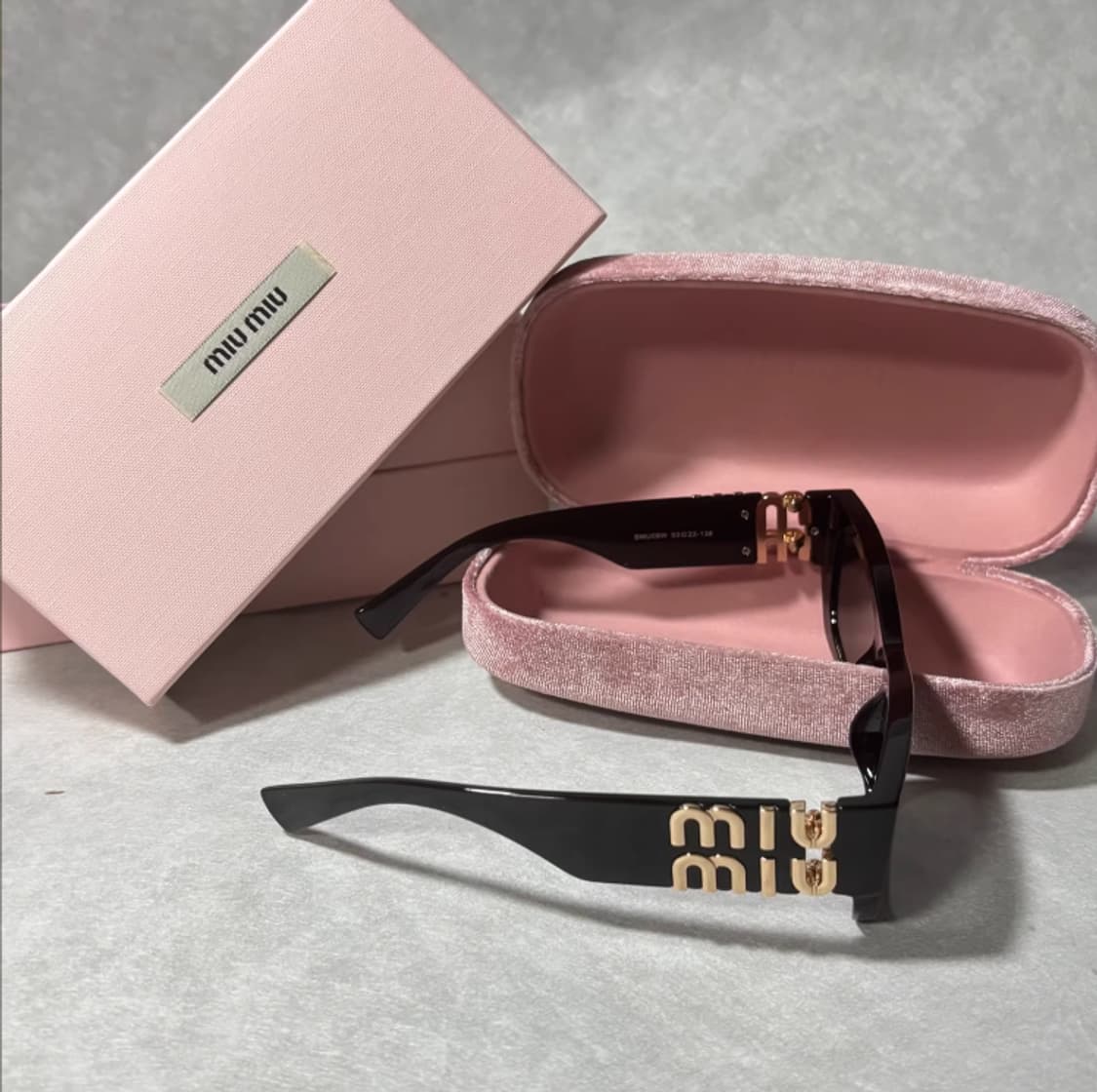 미우미우 블랙 선글라스 상품이미지3