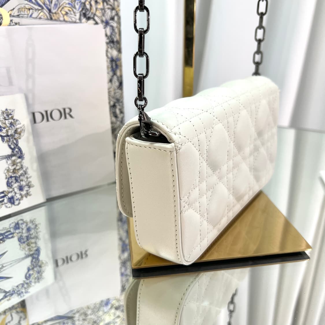 [정품] 디올 레이디디올 램스킨 까나쥬 라떼 폰 파우치 숄더백 상품이미지3