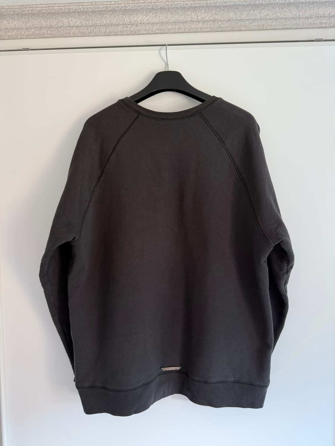 [XL] 크롬하츠 레더 패치 맨투맨 블랙 세메터리 상품이미지2