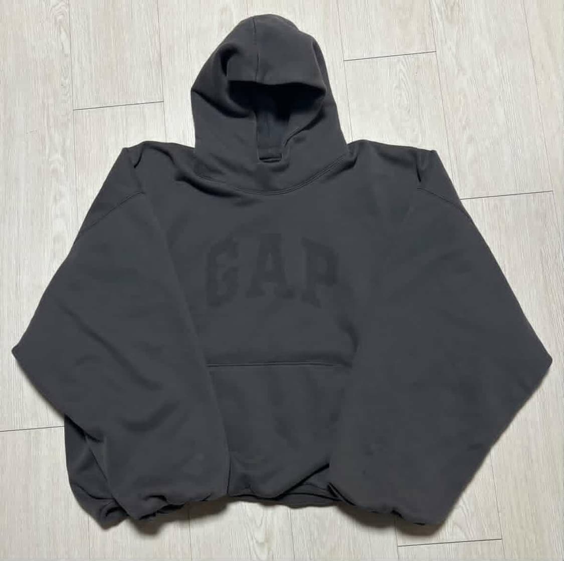 이지 갭 엔지니어드 바이 발렌시아가 도브 후드 블랙  상품이미지1