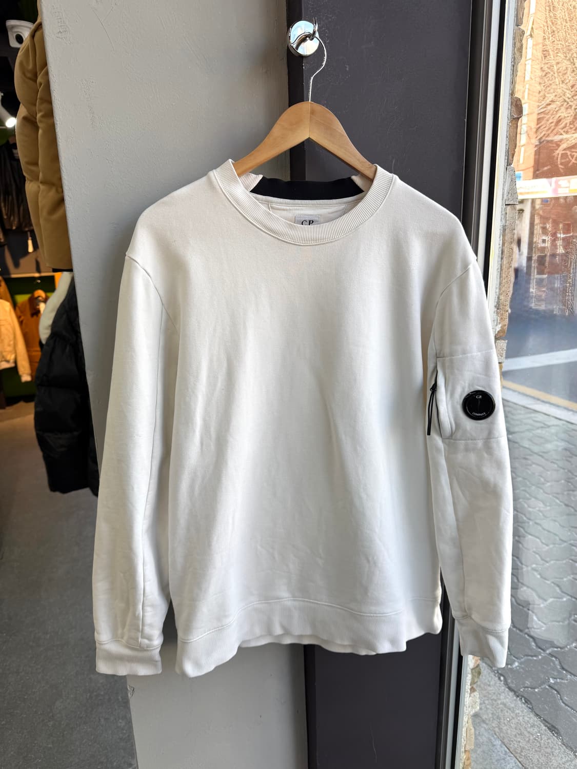 105~110/ CP컴퍼니 렌즈와펜 화이트 맨투맨 상품이미지2