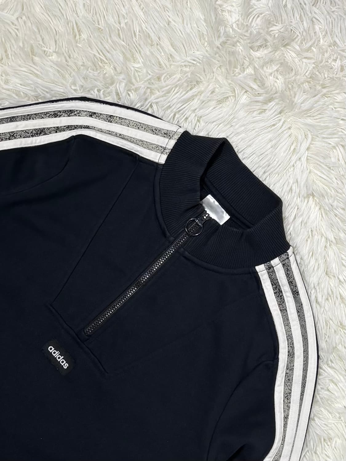 아디다스 스펠로고 블랙 삼선 반집업 상품이미지4