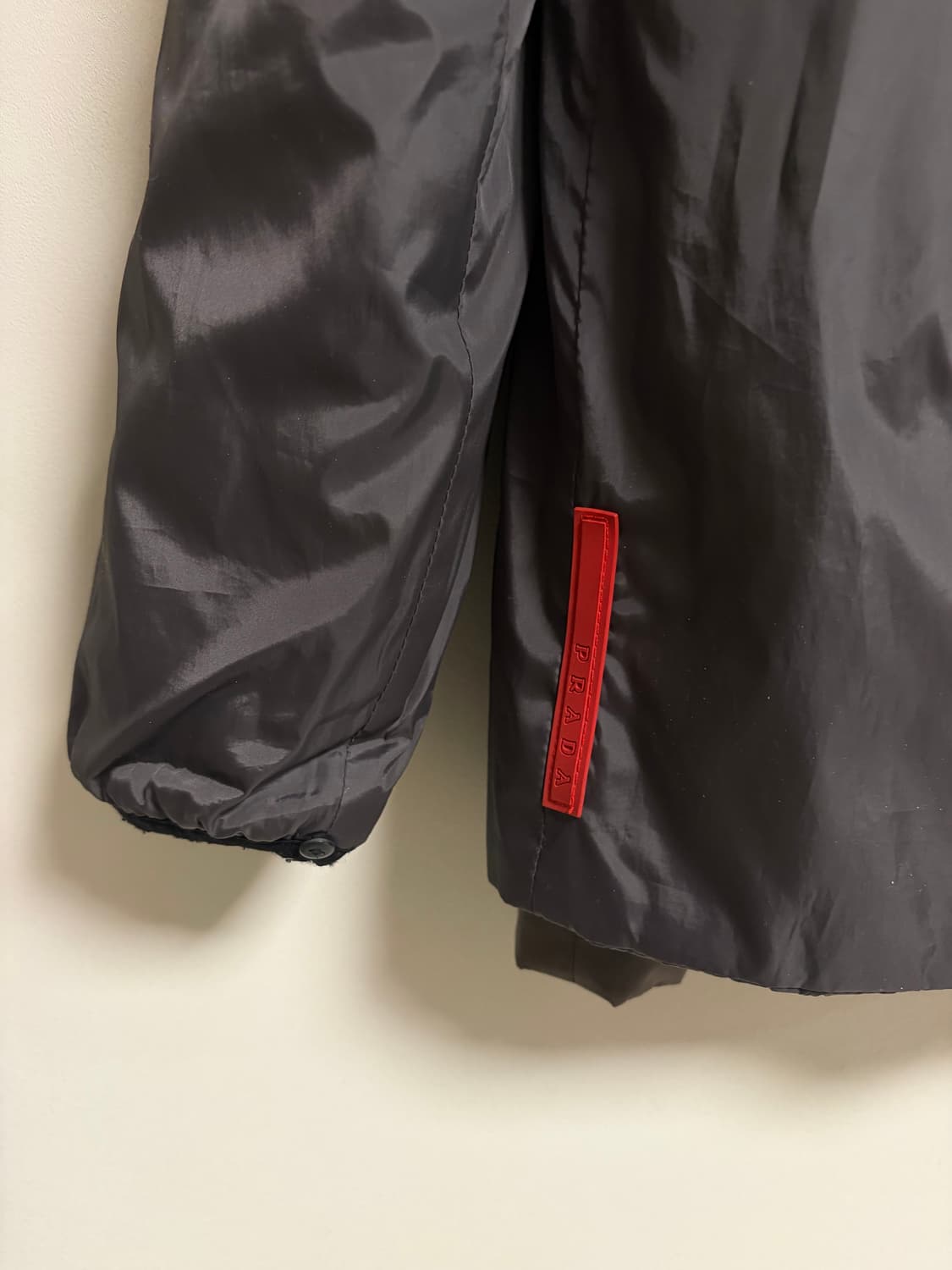 프라다 후드 레이어드 바람막이 패딩 상품이미지4