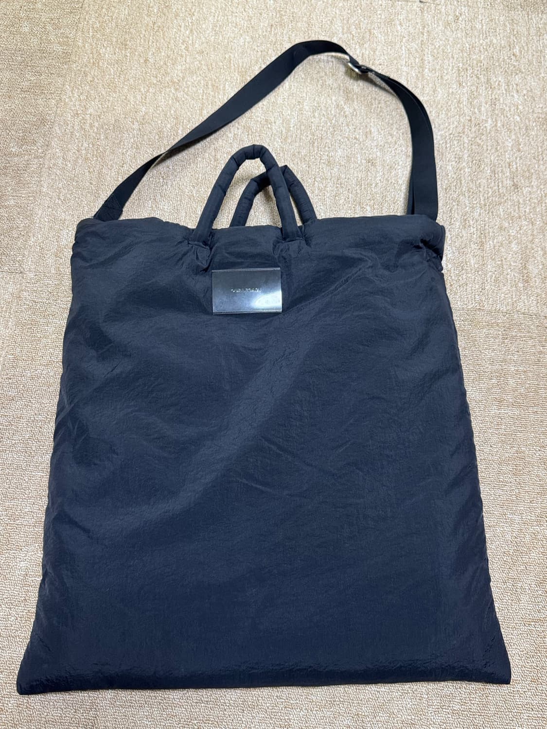 아워레가시 필로우 토트백 블랙  상품이미지3