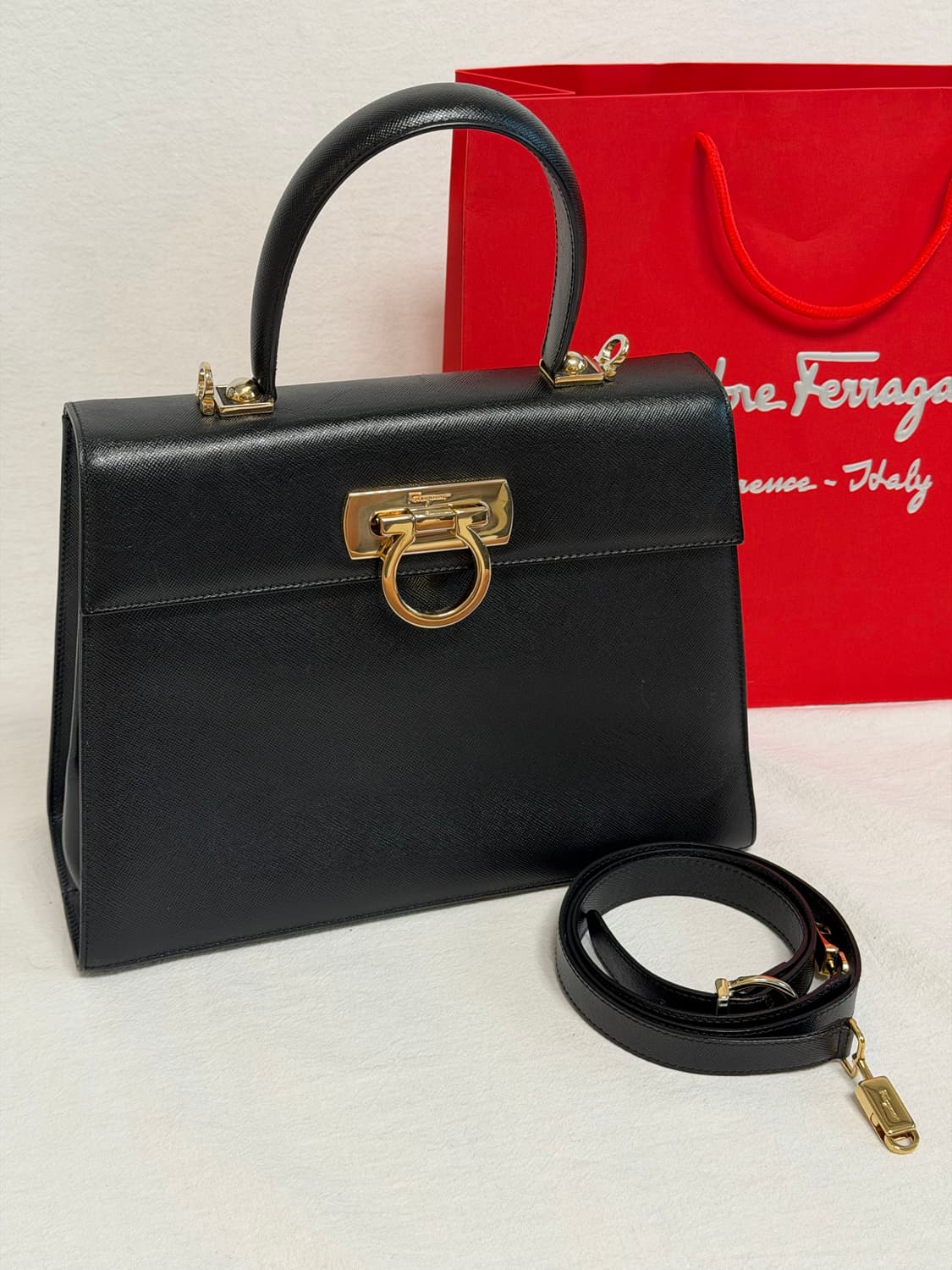정품 페라가모 사피아노 블랙 간치니 탑 핸들백 차정원백 토트백 핸드백 상품이미지3