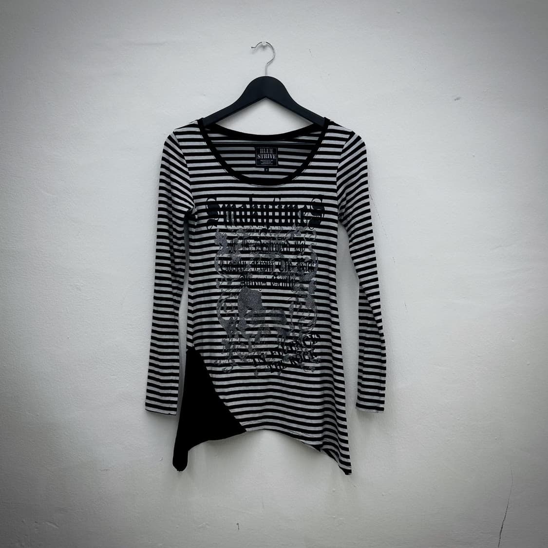 Stripe skull unbalanced long sleeve 상품이미지4