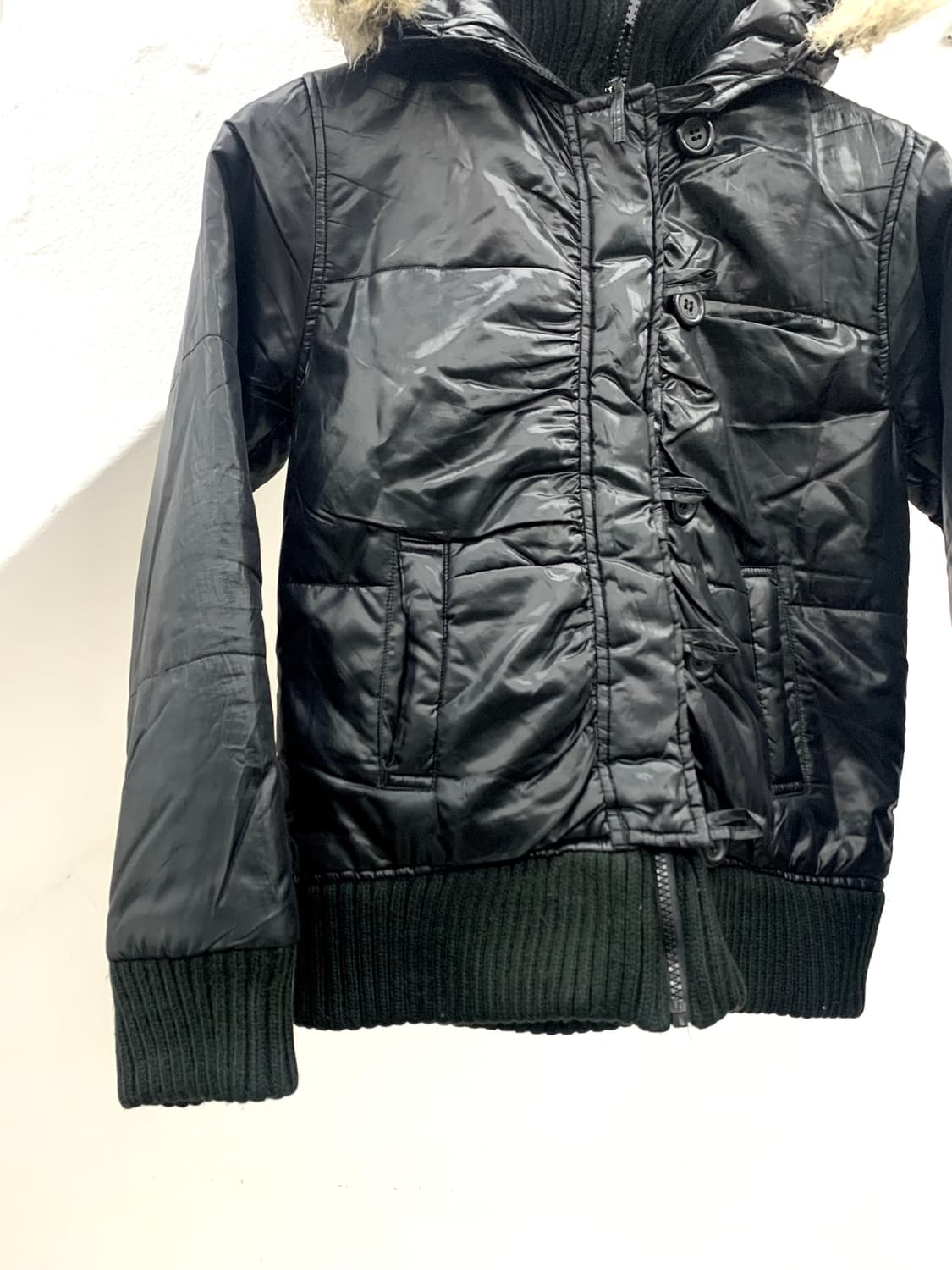 Black fur trimmed hood crop padding  상품이미지3