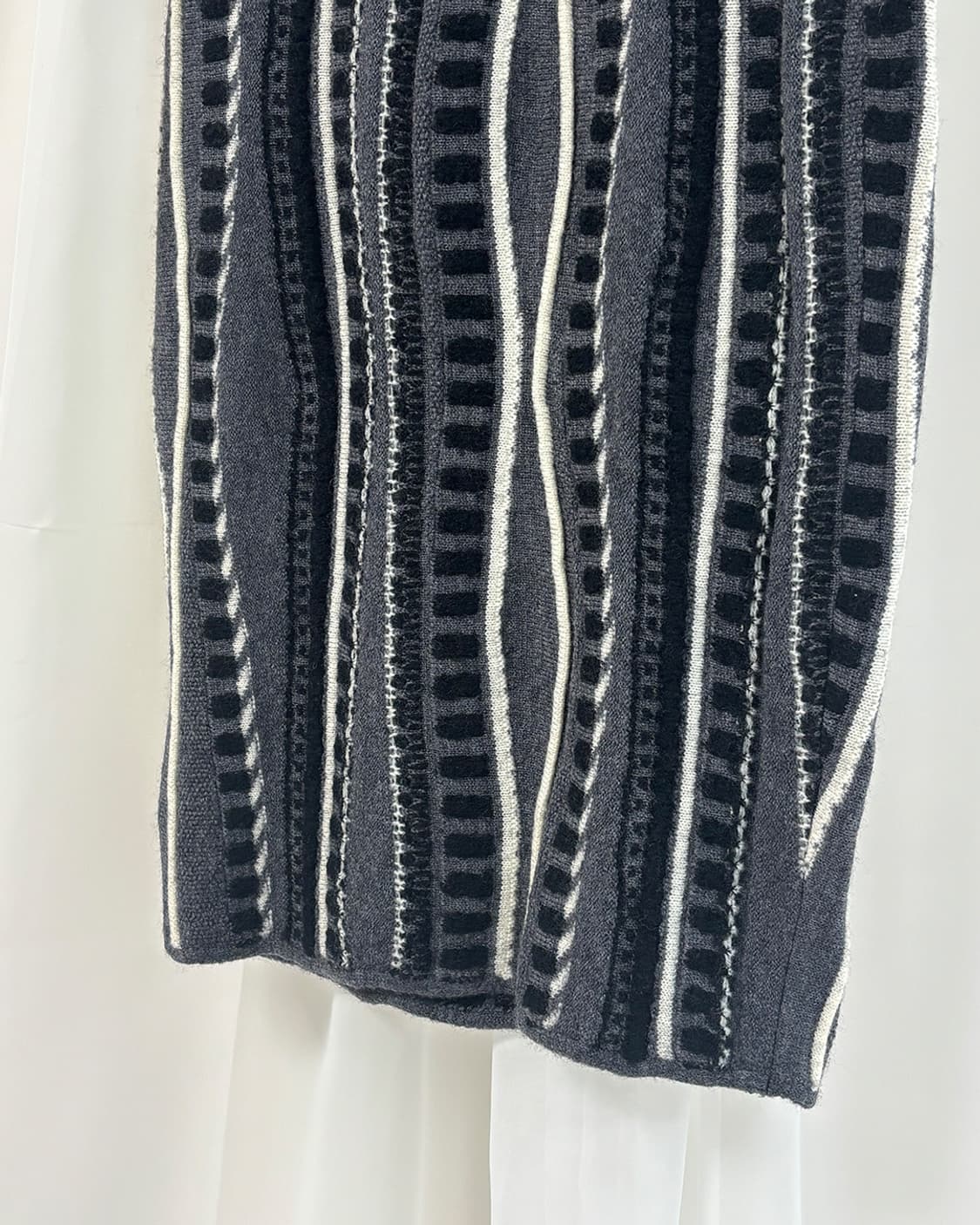 UNTITLED 불규칙한 패턴 니트 미디 스커트 상품이미지4