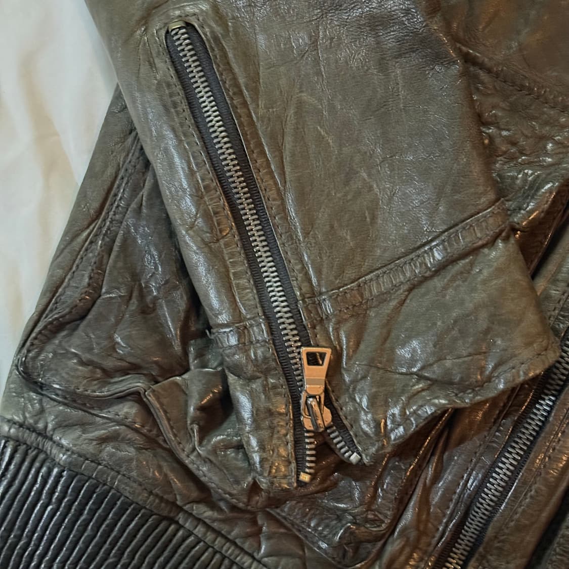 솔리드옴므 11f/w 멀티포켓 바이커 레더자켓 판매합니다. 상품이미지5