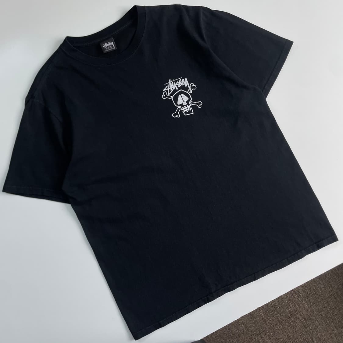 Stussy  스투시 스컬 프린팅 블랙 반팔티 상품이미지3