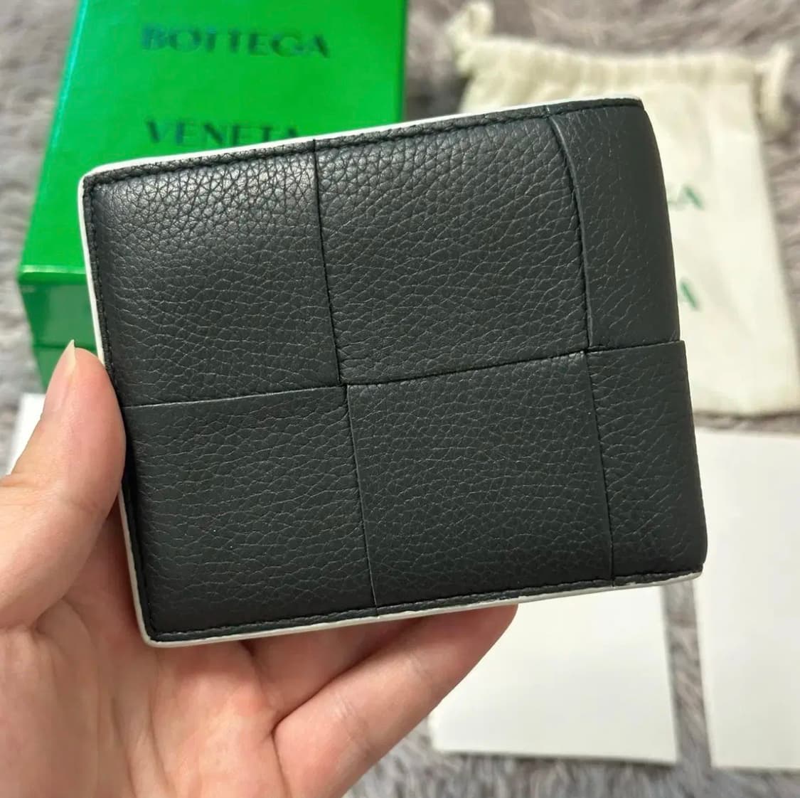 [풀구성] 보테가베네타 맥시 플랩 투톤 반지갑 차콜 그레이 상품이미지2