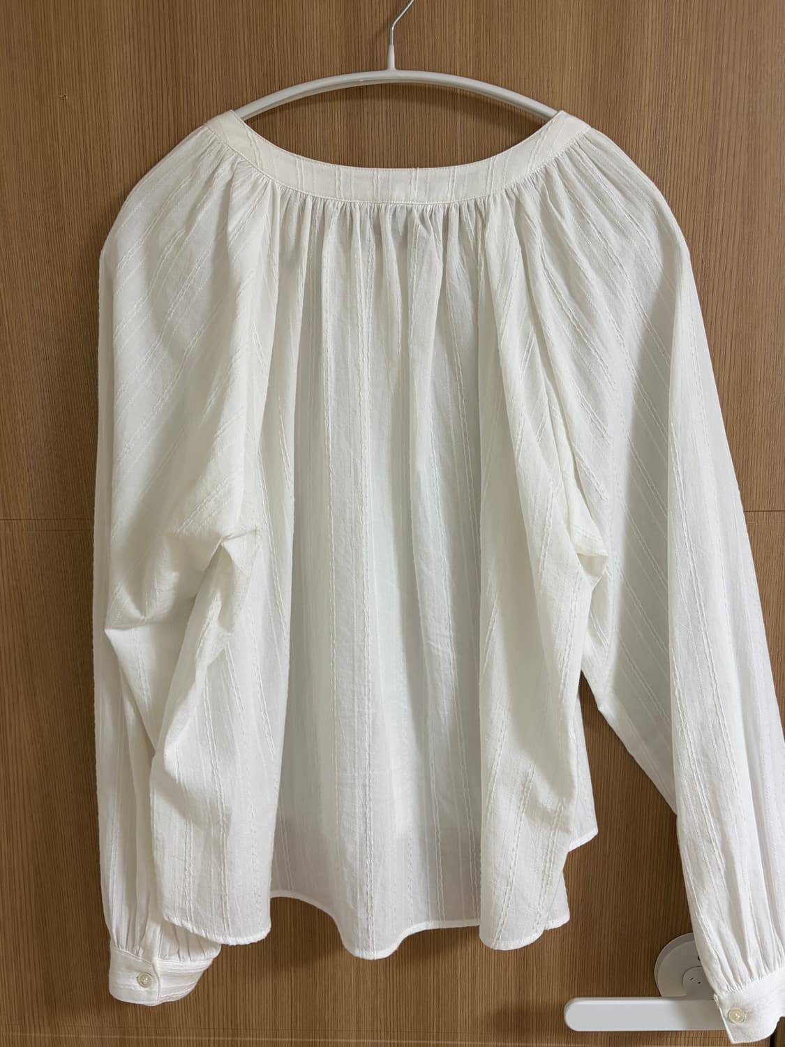 (무료배송) 링서울 스트라이프 셔링 볼륨 블라우스 아이보리 상품이미지4