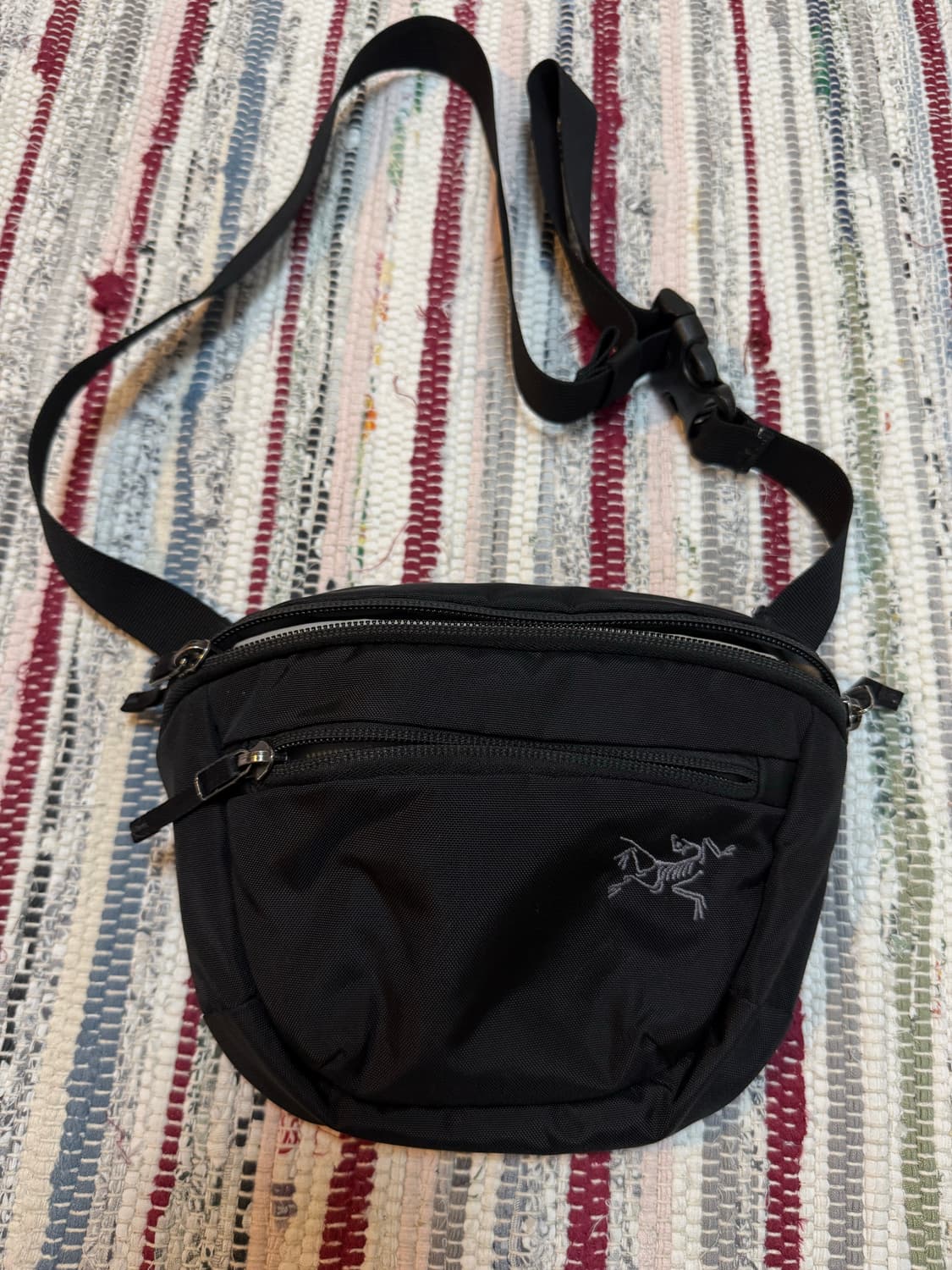 아크테릭스 바디크로스백 급처급처 상품이미지1