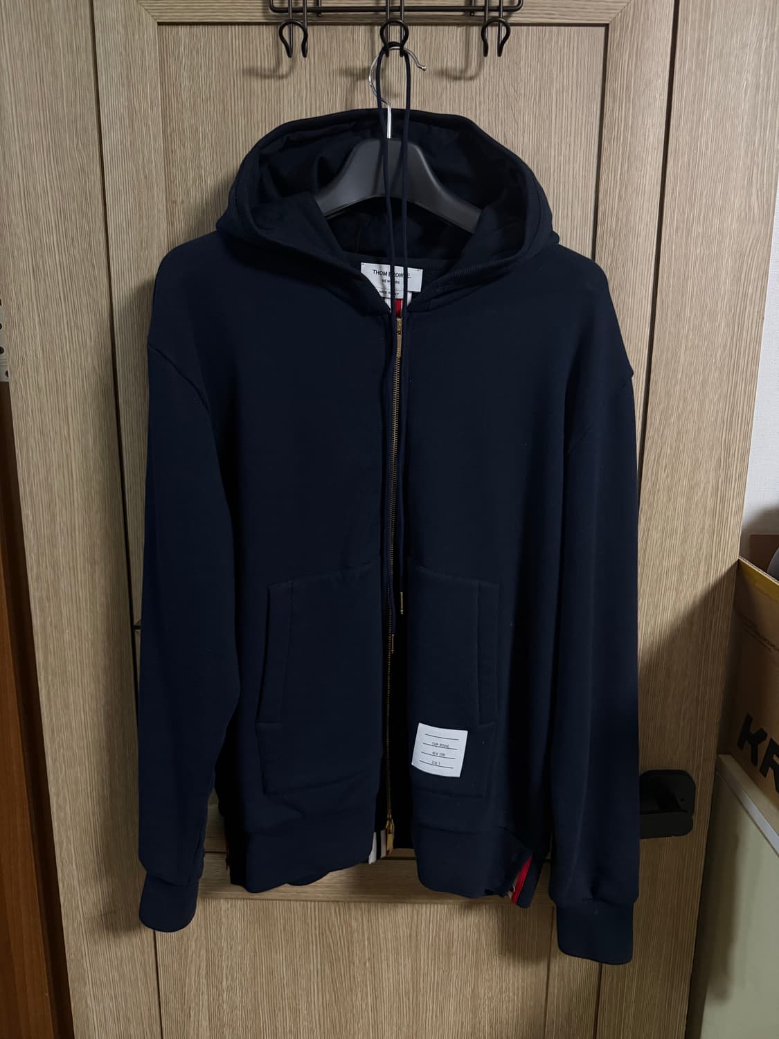 톰브라운 백삼선 금장 후드집업 네이비 신형 5  상품이미지1