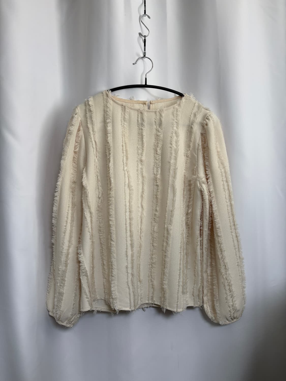 cream fringe blouse 상품이미지1
